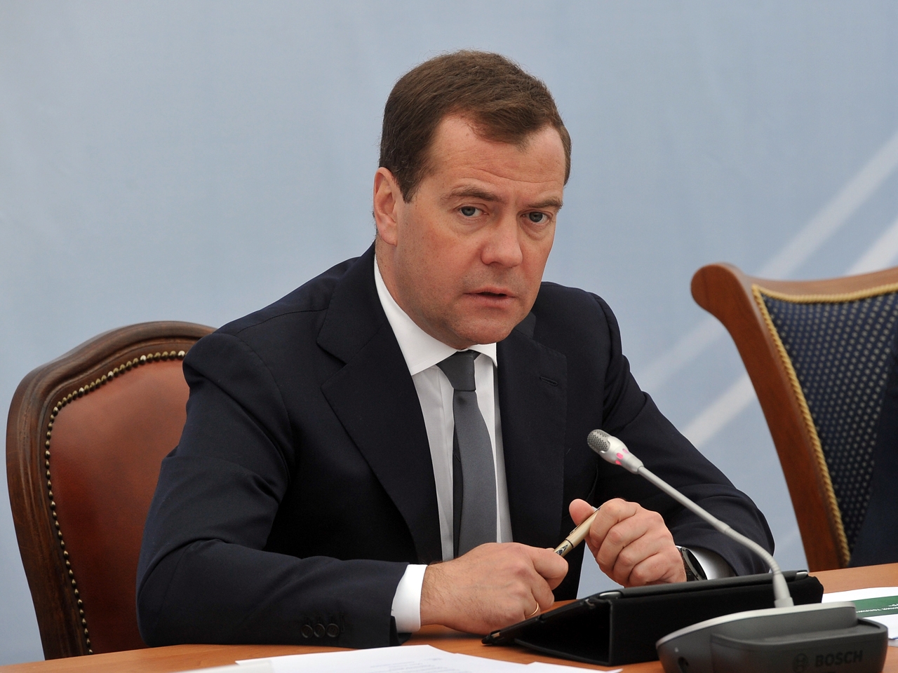 Медведев рассказал, к каким решениям не прибегнут власти для преодоления кризиса