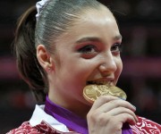 Семь олимпийских медалей сборной команды переместили Россию на шестую строку в медальном зачете. Фотографии