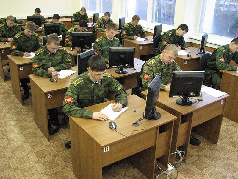 В военных вузах будут обучаться по электронным книжкам