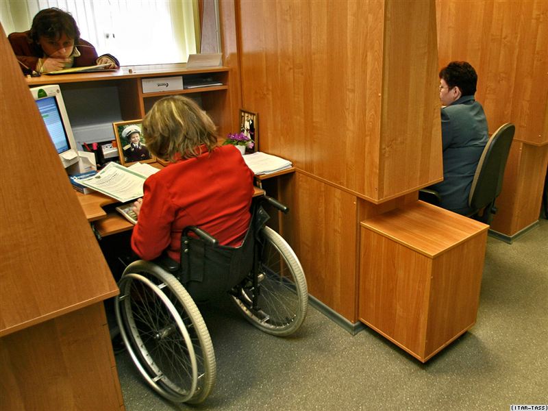 В течение восьми лет Минтруд обеспечит работой половину инвалидов 