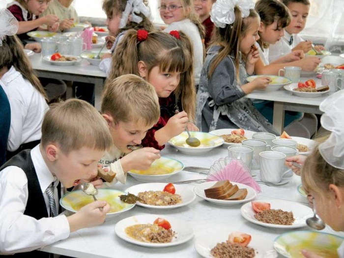 Во всех детских учреждениях введут стандарты качества питания