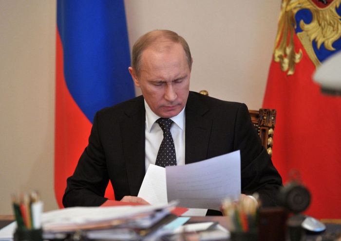 Путин подписал новый закон о торговых сборах