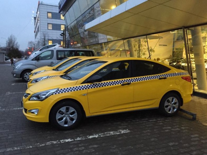 С 1 июля в Москве вступает закон "О такси". Легальные такси будут только желтого цвета
