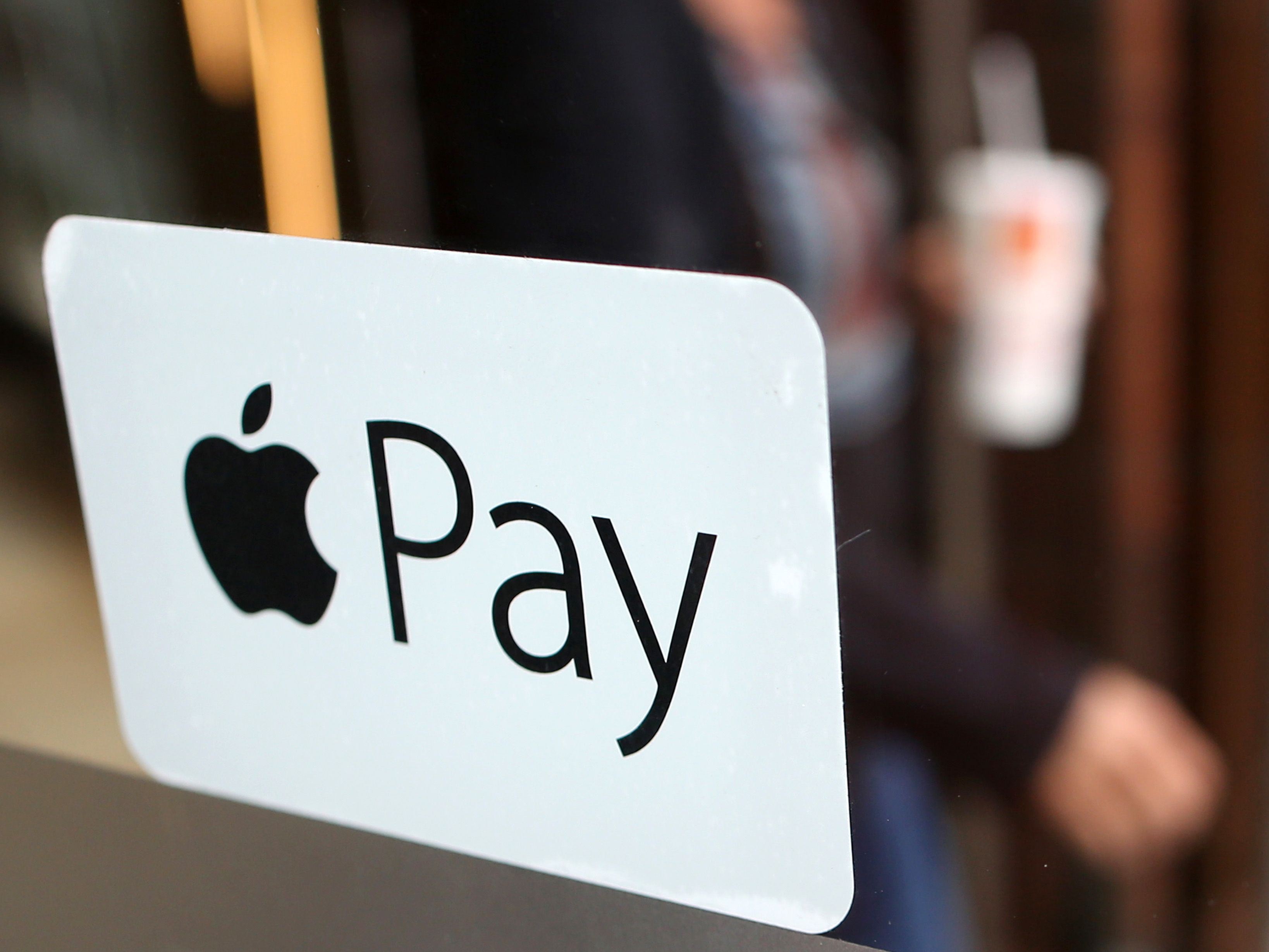В России начал работу Apple Pay
