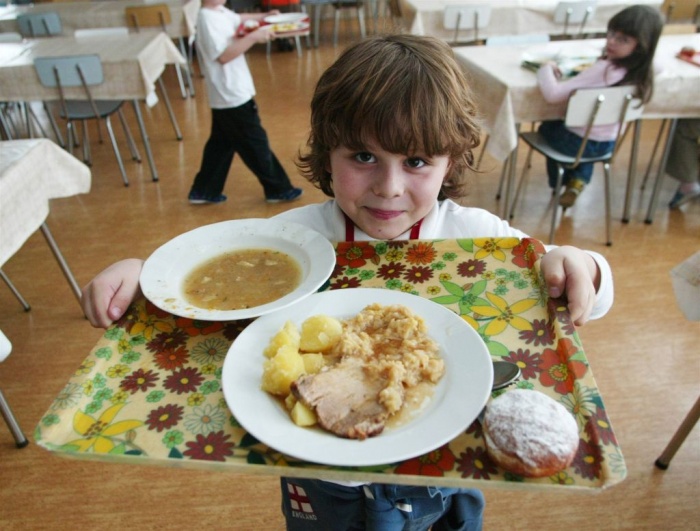 Как изменится питание с нового учебного года в школах и детских садах?