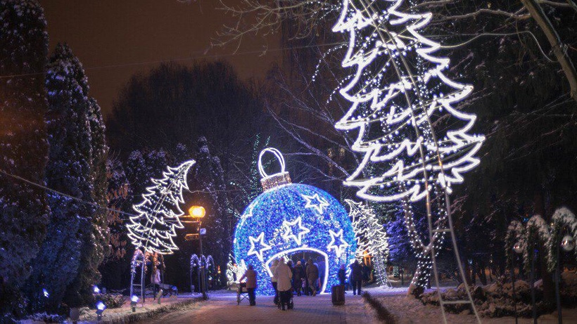 Новогодняя иллюминация включится в подмосковных парках 1 декабря