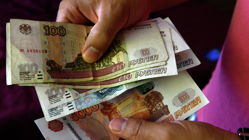 Эксперты выяснили, когда может упасть курс рубля