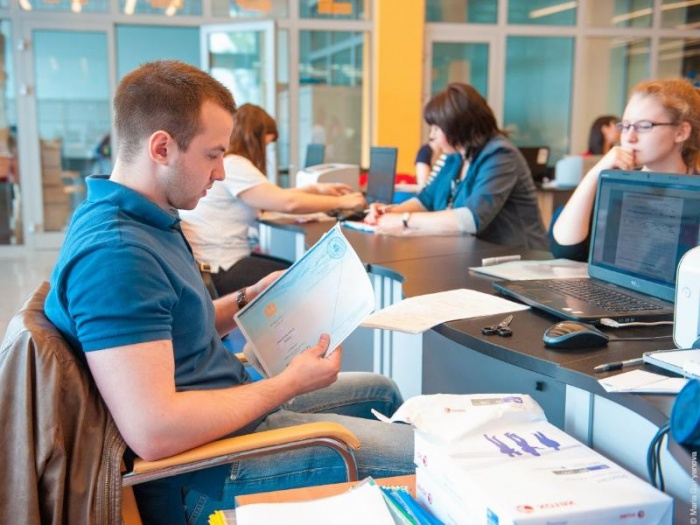 Рособрнадзор запретил 64 вузам принимать студентов на обучение