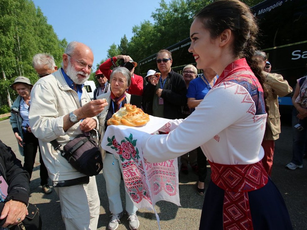 Французские пенсионеры пересекли всю Россию на автобусе