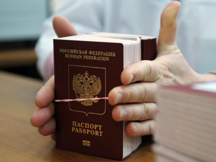 Закон подписан: россияне могут иметь второй загранпаспорт в период действия первого