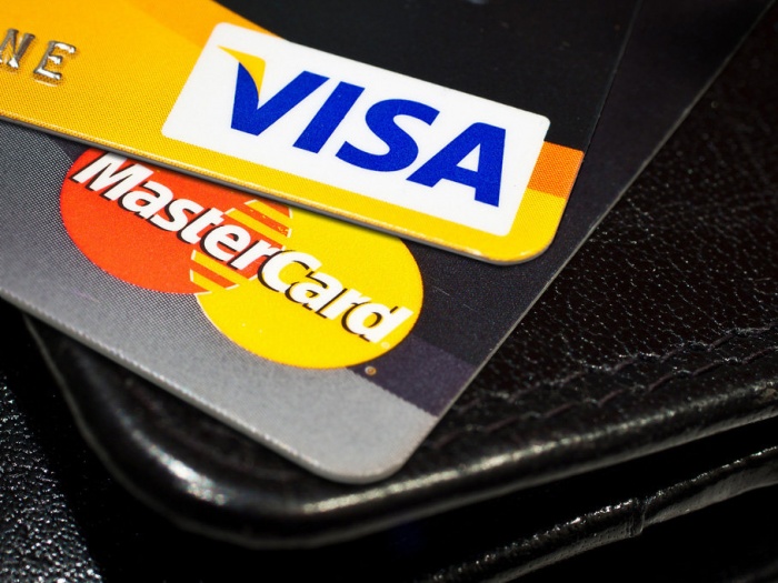 Какую карту Visa или Master Card лучше использовать за границей?