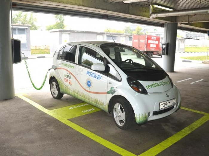  В столице открылась первая зарядная станция для электромобилей в зоне платной парковки