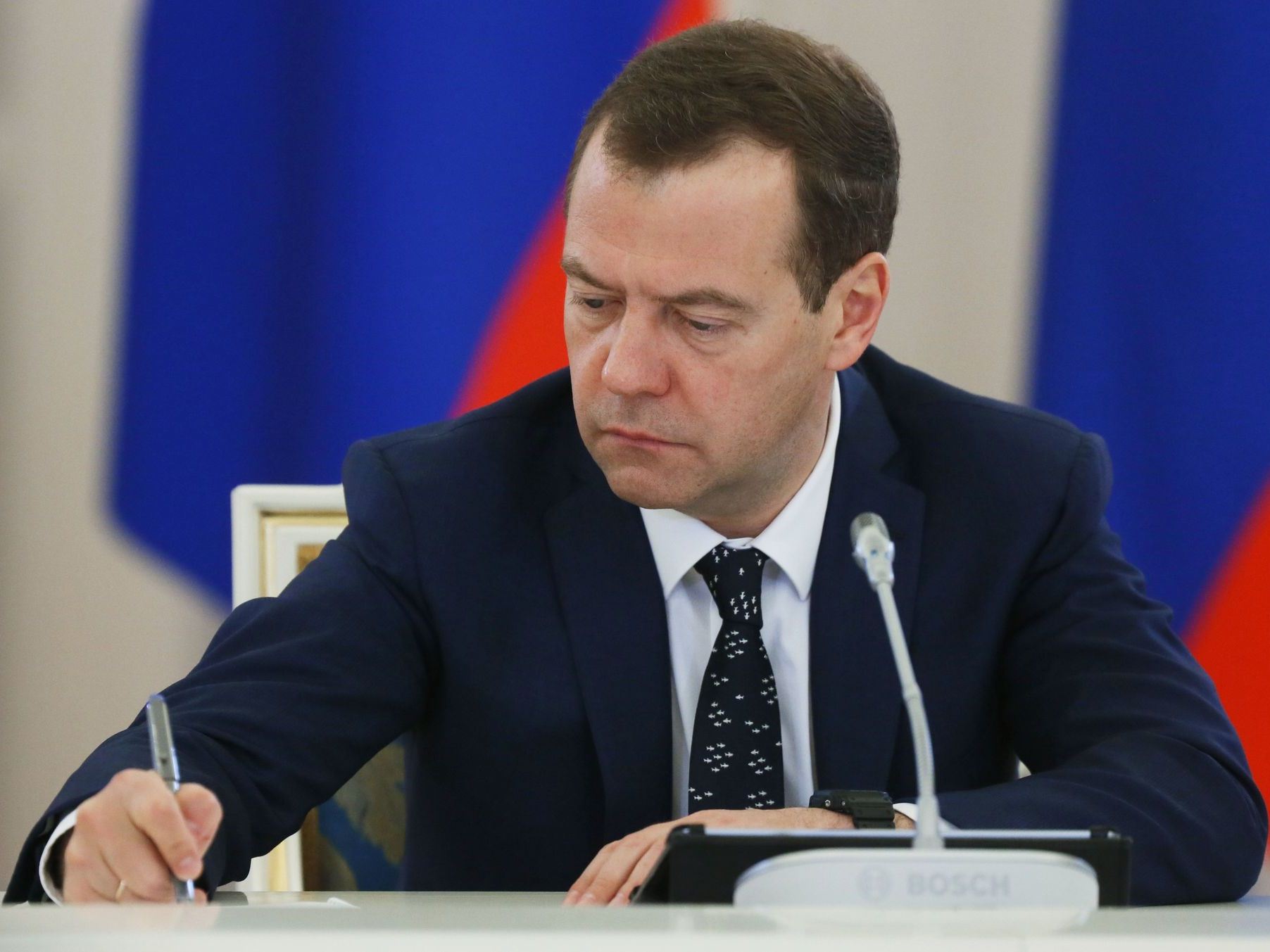 Медведев подписал постановление о госсистеме для систематизации информации