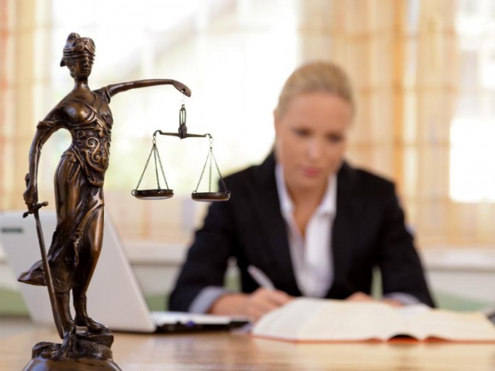 Юрист и адвокат — в чем разница?