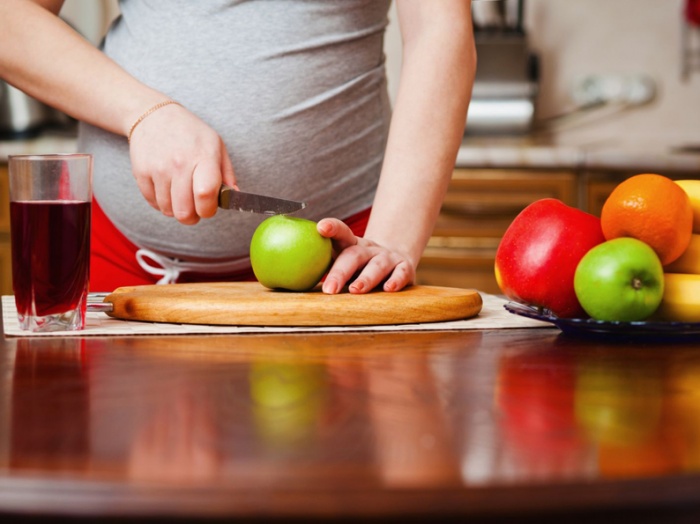 Как оформить бесплатное питание для беременных и молодых мам?