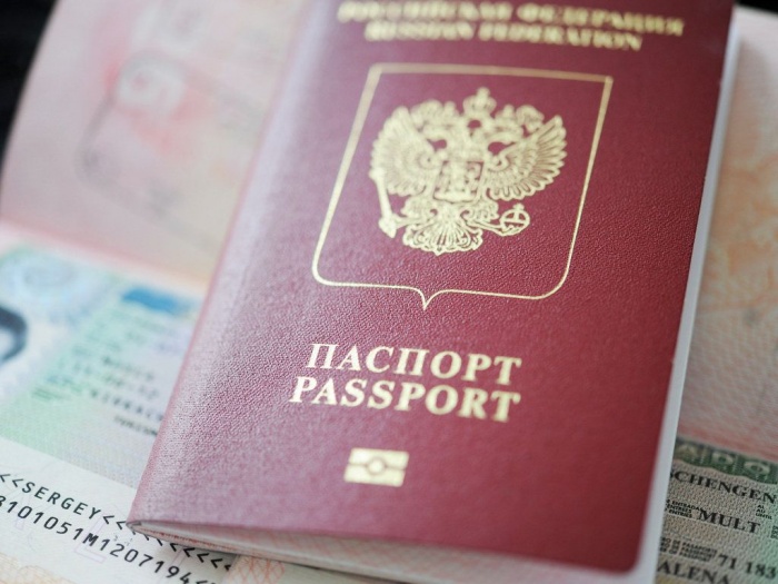 Гражданам РФ разрешат иметь два российских загранпаспорта одновременно