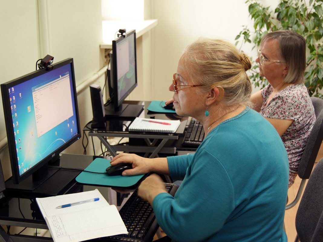 До конца года около 12 тыс. московских пенсионеров обучат компьютерной грамоте