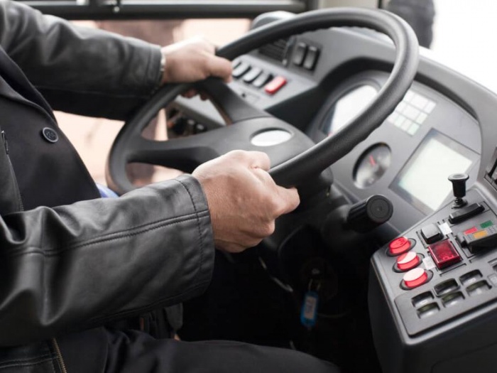 Правила выдачи водительских прав на автобусы и грузовики могут изменить