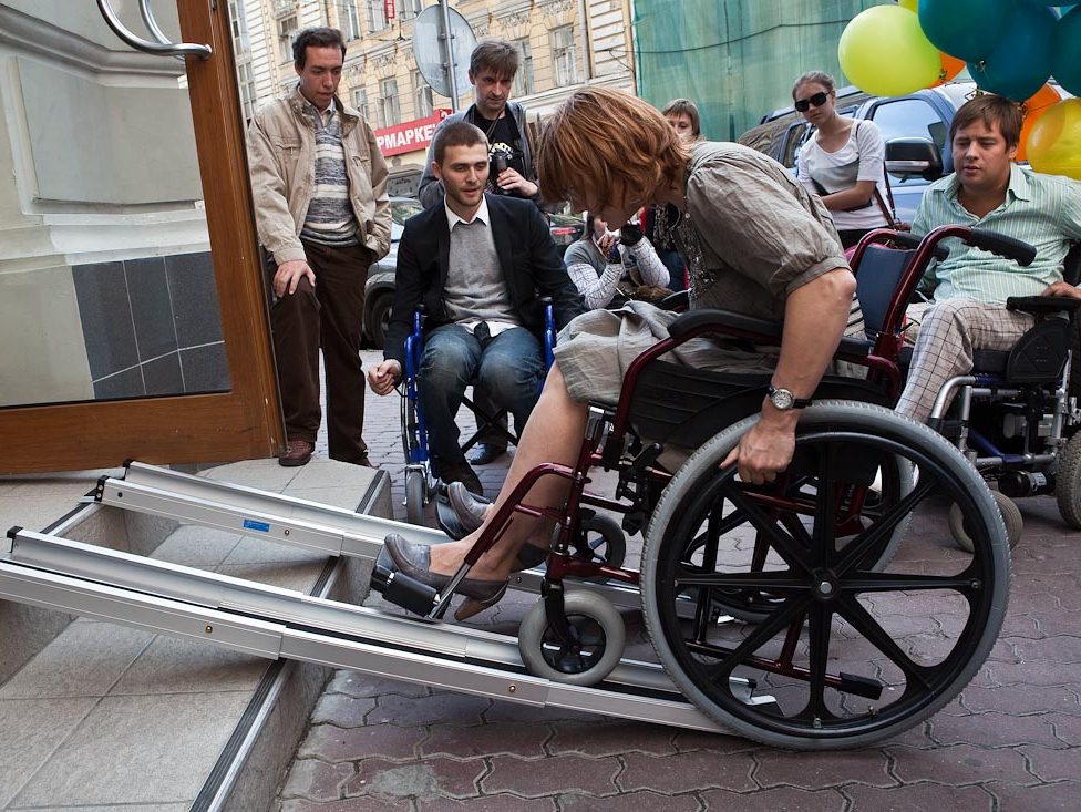 Органы власти наделят правом осуществлять контроль за доступностью среды для инвалидов