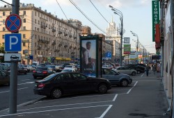 В Москве тротуары будут отгорожены от машин летом 2013 года