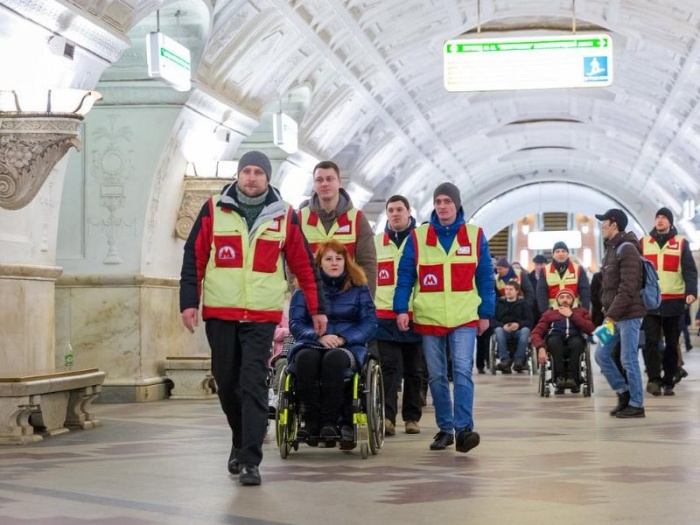 Пассажиры могут оформить бесплатную заявку на сопровождение в метро Москвы
