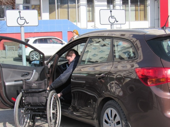Инвалиды покупка авто. Машины для инвалидов в России. Машина инвалида свежих годов. Авто инвалид Москва. Какую машину дают инвалидам в 2024г.