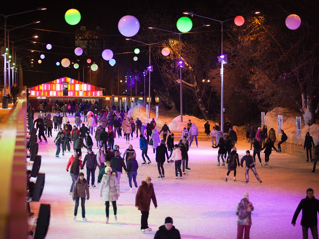 К Новому году в московском парке Горького установят «парящую» елку 