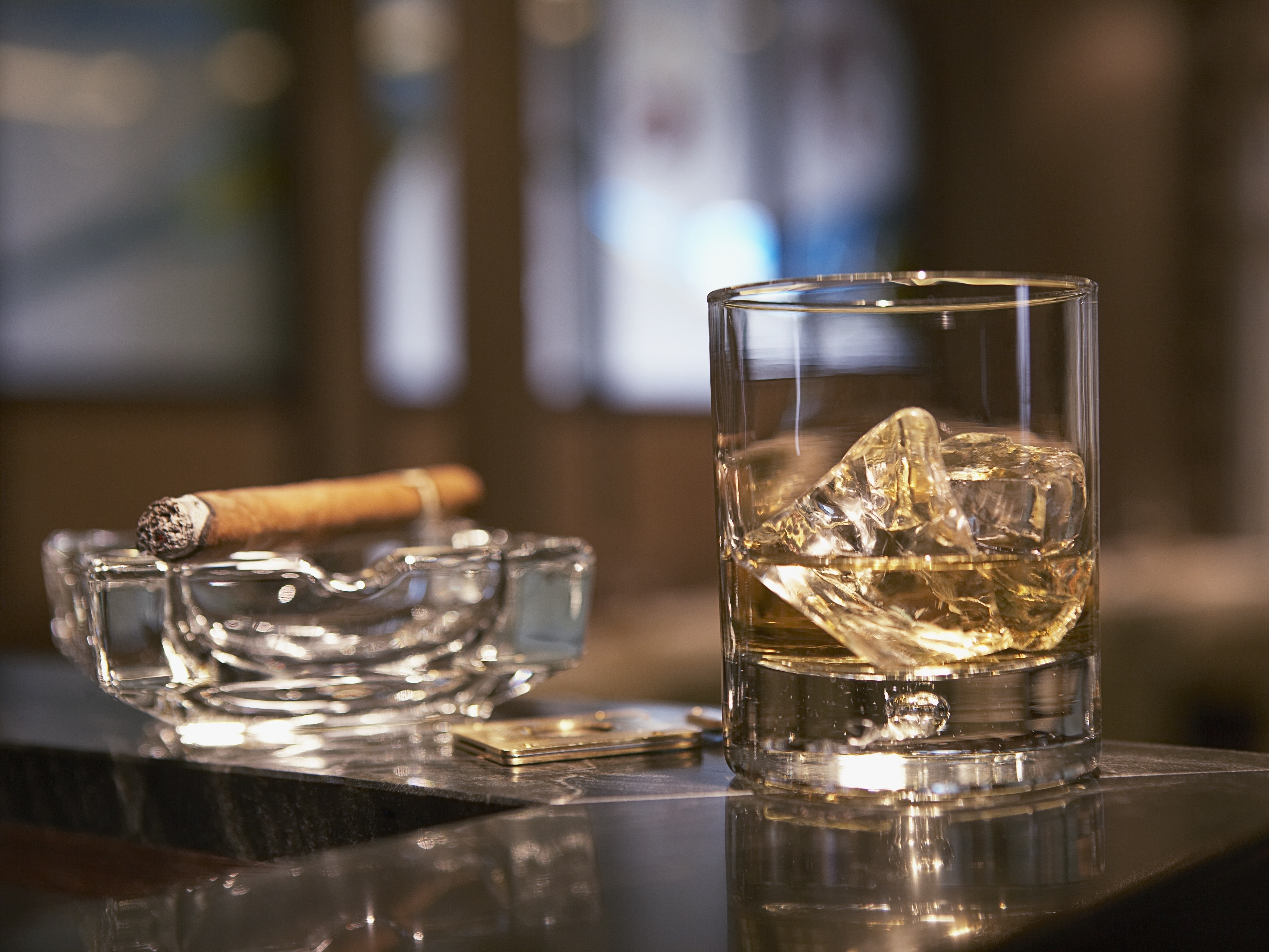 Легализация продажи алкоголя и сигарет в интернете: Минэкономразвития — за, Минздрав и Роспотребнадзор — против