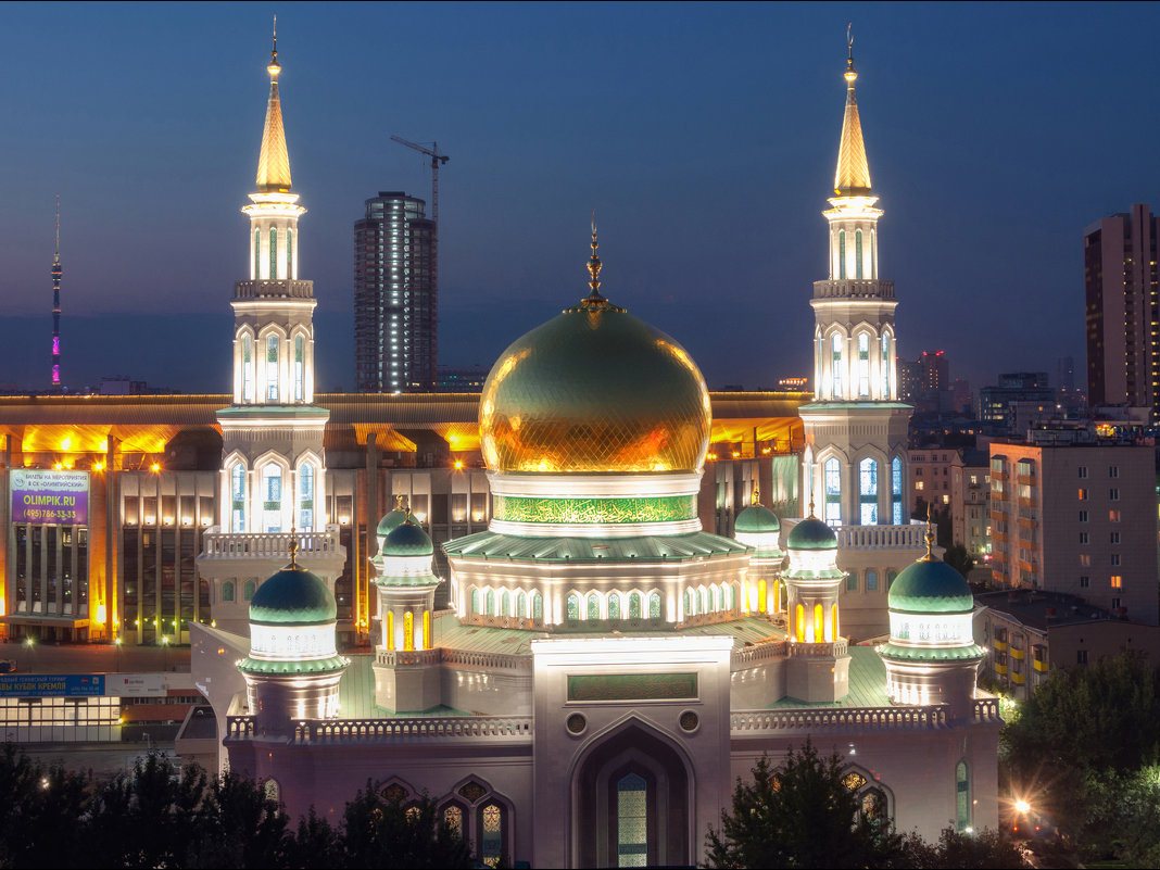 В Ураза-байрам в московскую Соборную мечеть пришли около 60 тыс. мусульман