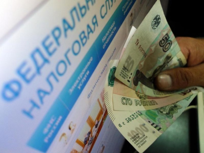 Россиянам простят долги по налогам трехлетней давности и предоставят вычет в шесть соток