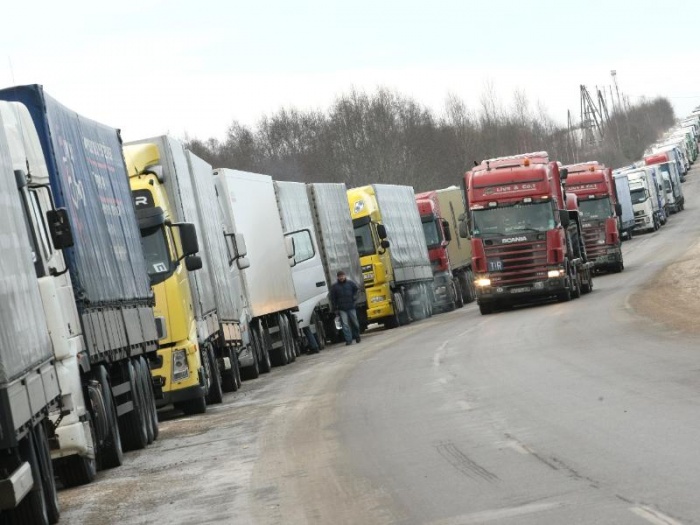 Россия полностью приостанавливает транзит грузовых транспортных средств, зарегистрированных на Украине