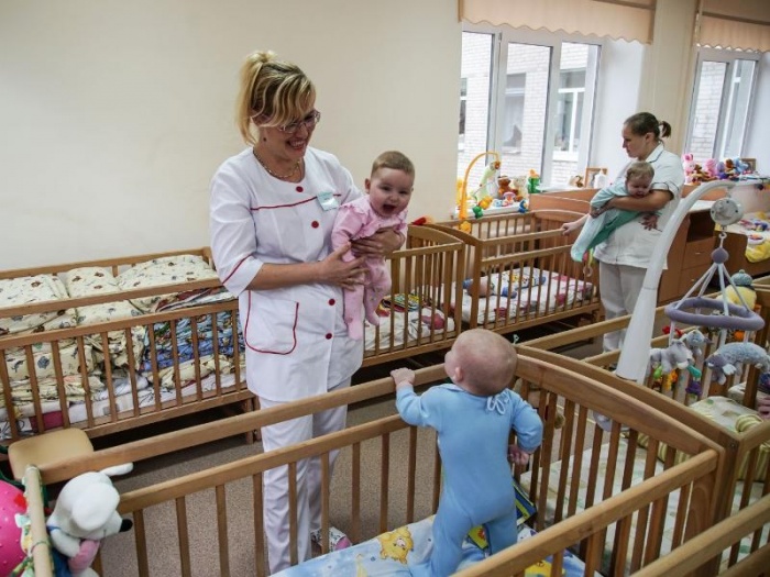С сентября 2019 года в России начнут работать ясли для детей от двух месяцев до трех лет