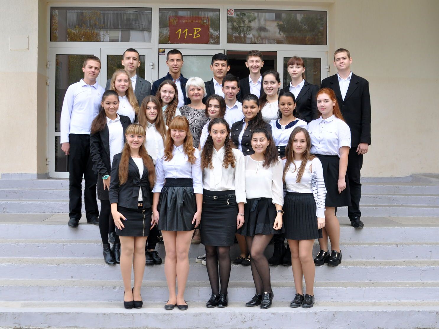 Стандарт школьной формы для российских учеников разработают в России