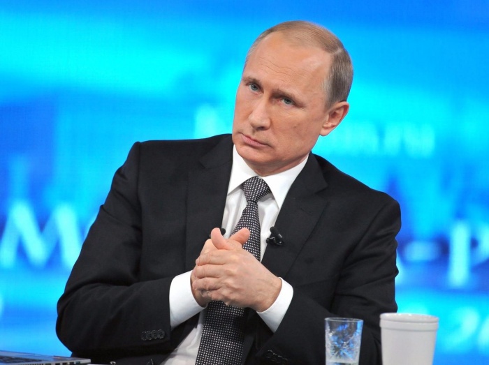 Россияне задают президенту вопросы о ЕГЭ, ценах на бензин, дорогах и свалках