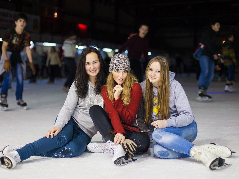 В новогодние праздники ФОК «Ледовый» увеличивает количество сеансов массовых катаний на коньках