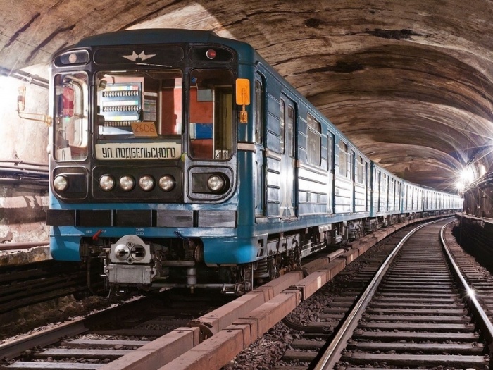 Tele2 запустила сеть в тоннелях «синей» и «красной» веток метро