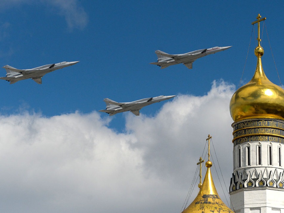 10 самолетов разгонят облака над Москвой в день города 