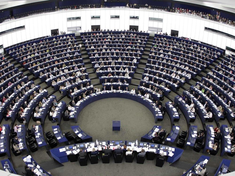 В Европарламенте предлагают прекратить санкции против глав спецслужб России