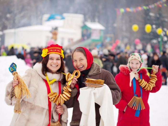 В российских городах прошли  традиционные масленичные гулянья