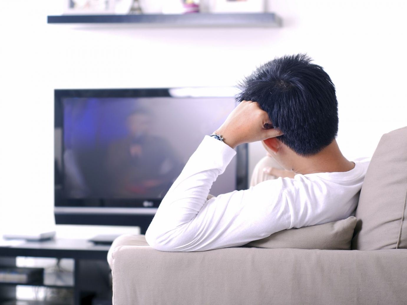 Россияне в среднем стали на 7 минут в день меньше смотреть телевизор