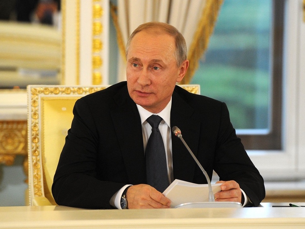 Путин отменил уголовное наказание за побои членов семьи