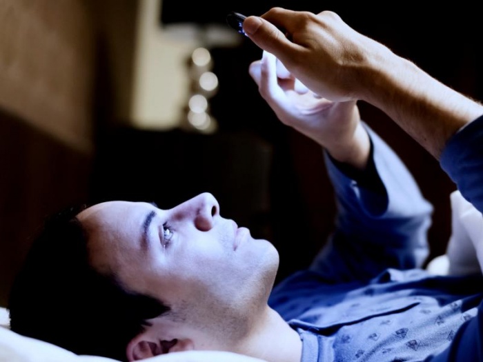 Ученые выяснили почему нельзя использовать гаджеты перед сном