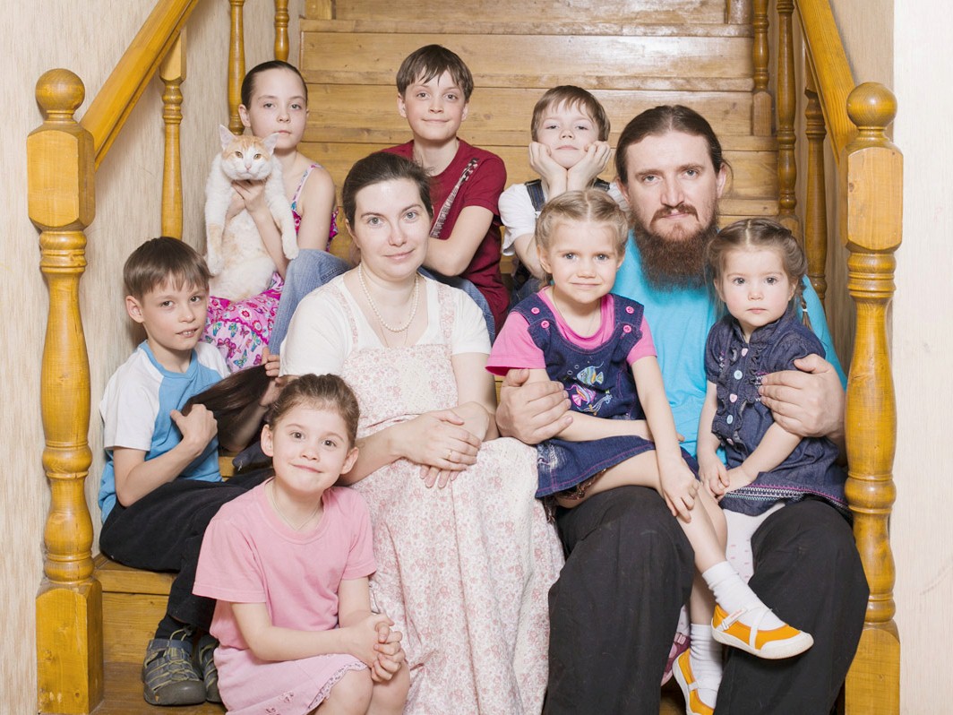 Многодетные семьи москвичей будут получать пособия до совершеннолетия детей