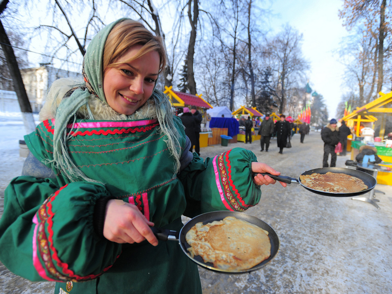 Большинство россиян собрались печь блины на Масленицу и лишь 3% соблюдать строгий пост