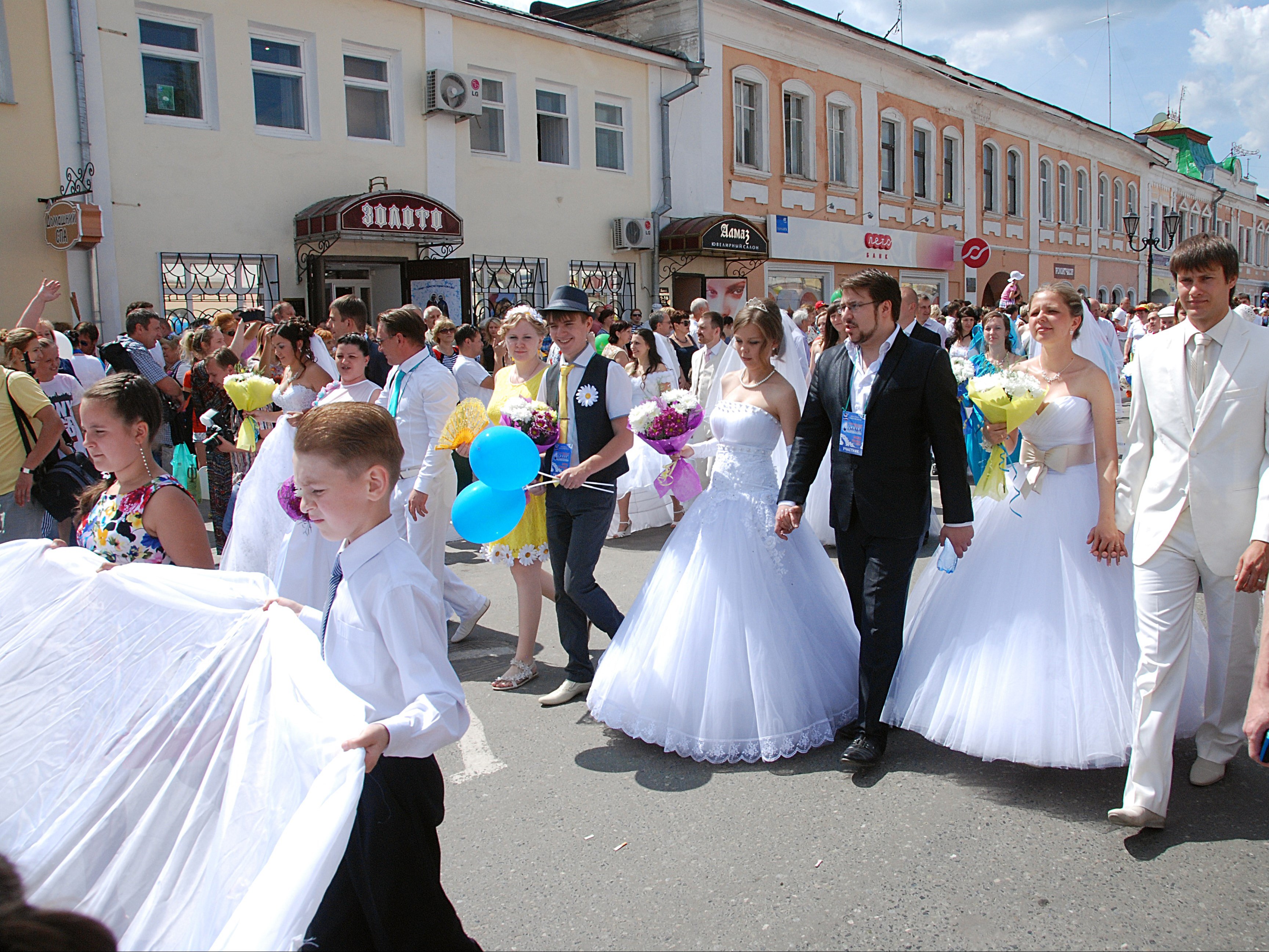 Город Петра и Февронии Муром в 9-й раз отметил всероссийский День семьи, любви и верности