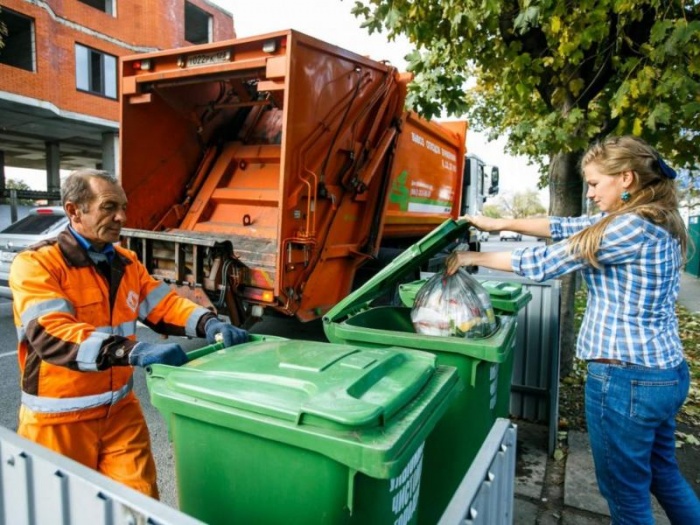 Как решить проблему вывоза большого количества мусора?