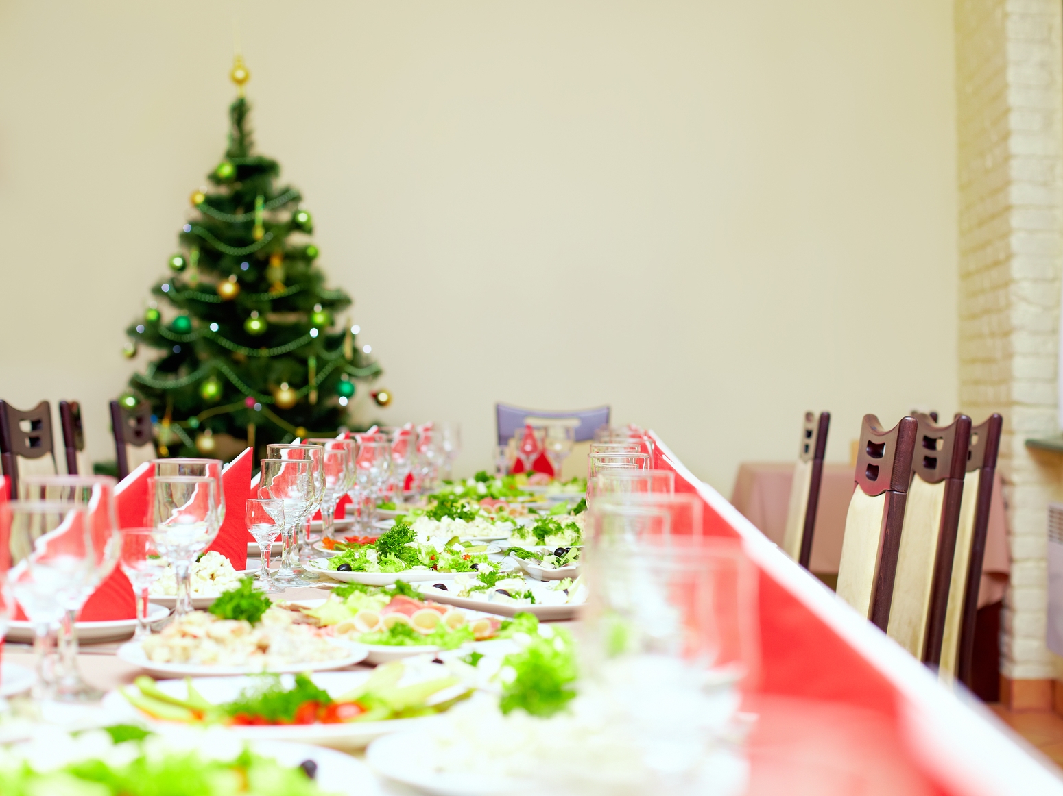 Новогодний стол: какие блюда следует приготовить, встречая год Петуха 