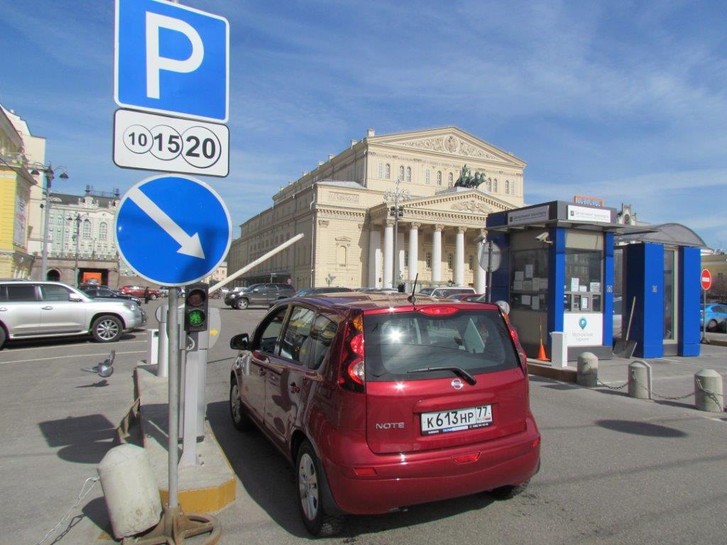 Жители столицы получили возможность приобрести абонементы на парковку автомобиля