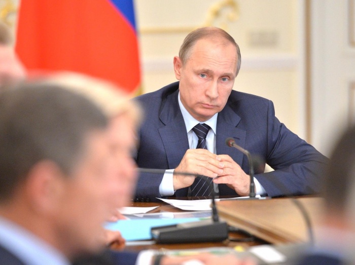 Владимир Путин готовит поручения по итогам "Прямой линии"