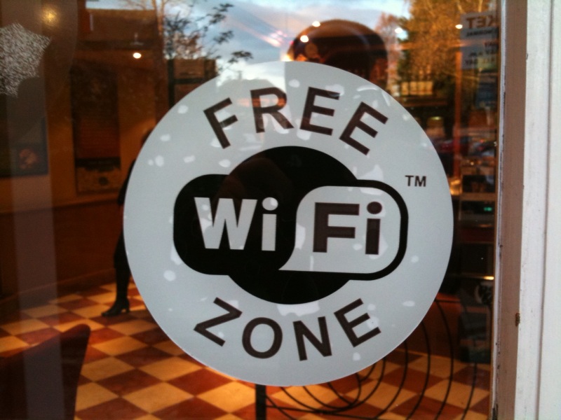 Бесплатный Wi-Fi в школах и общепите будет только по идентификации пользователей